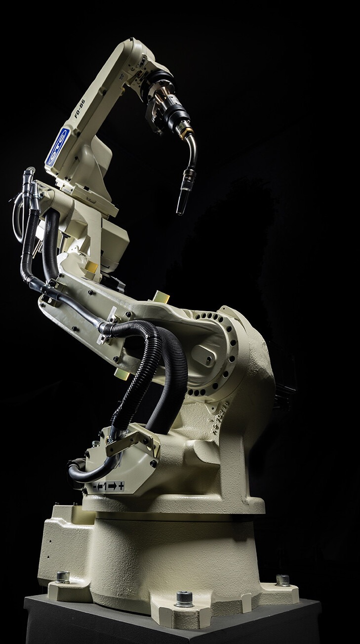 Header welding robot